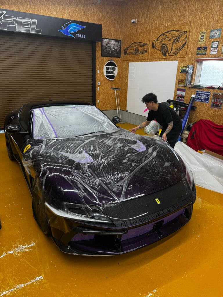 フェラーリ 12チリンドリ 施工中 1